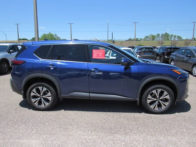 Used 2021 Nissan Rogue SV image 2