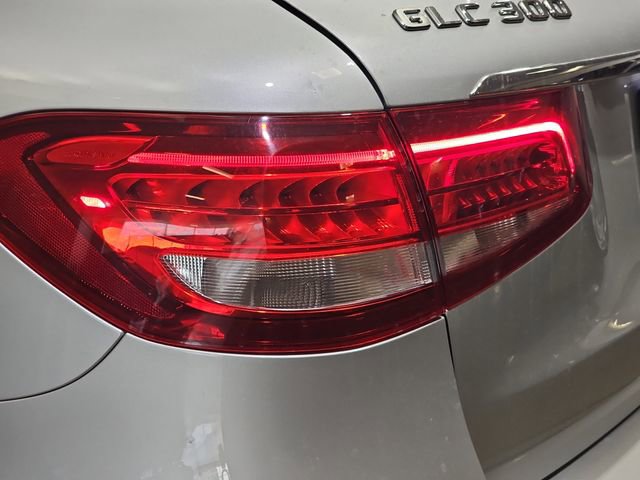 Used 2018 Mercedes-Benz GLC 300 4MATIC image 38