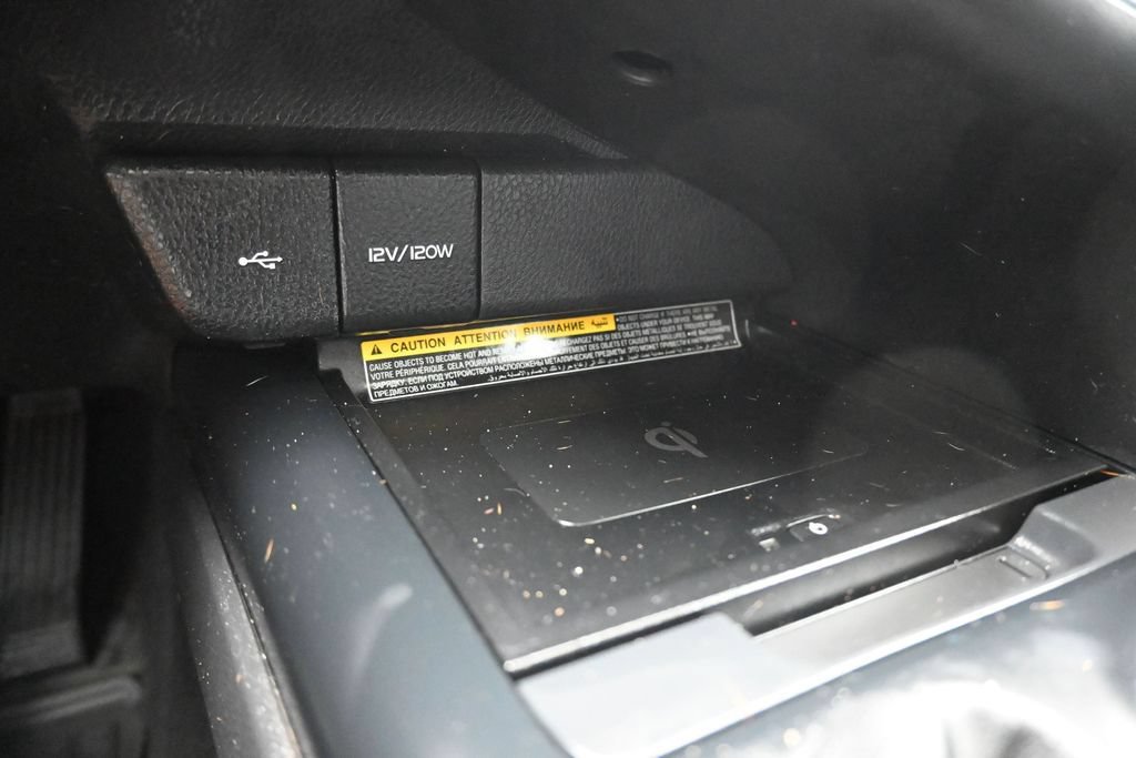 Used 2020 Toyota Camry SE w/ Sunroof Package FWD image 21