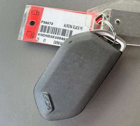 Used 2025 Kia Carnival FWD image 15