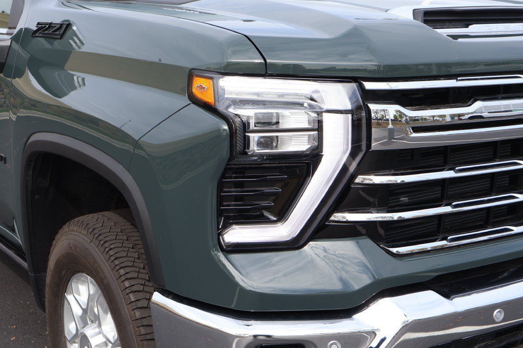 New 2026 Chevrolet Silverado 2500 LTZ w/ LTZ Premium Package AWD/4WD image 3