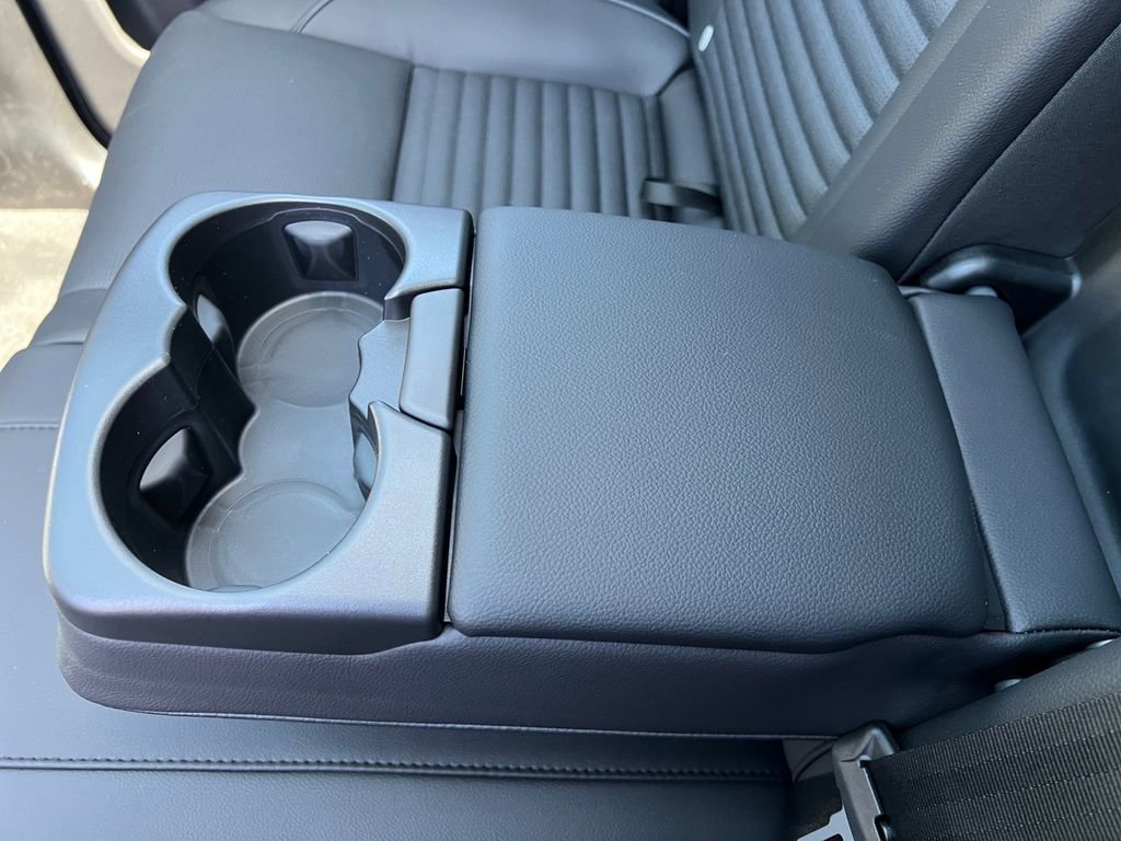 New 2025 Land Rover Discovery Sport Dynamic SE image 23