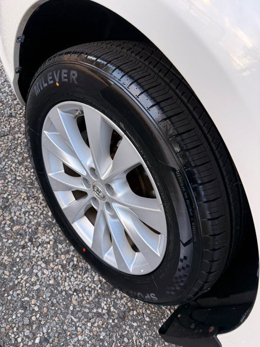 Used 2013 Toyota Venza LE AWD/4WD image 14