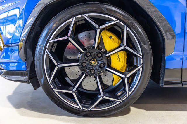 Used 2024 Lamborghini Urus Performante AWD/4WD image 23