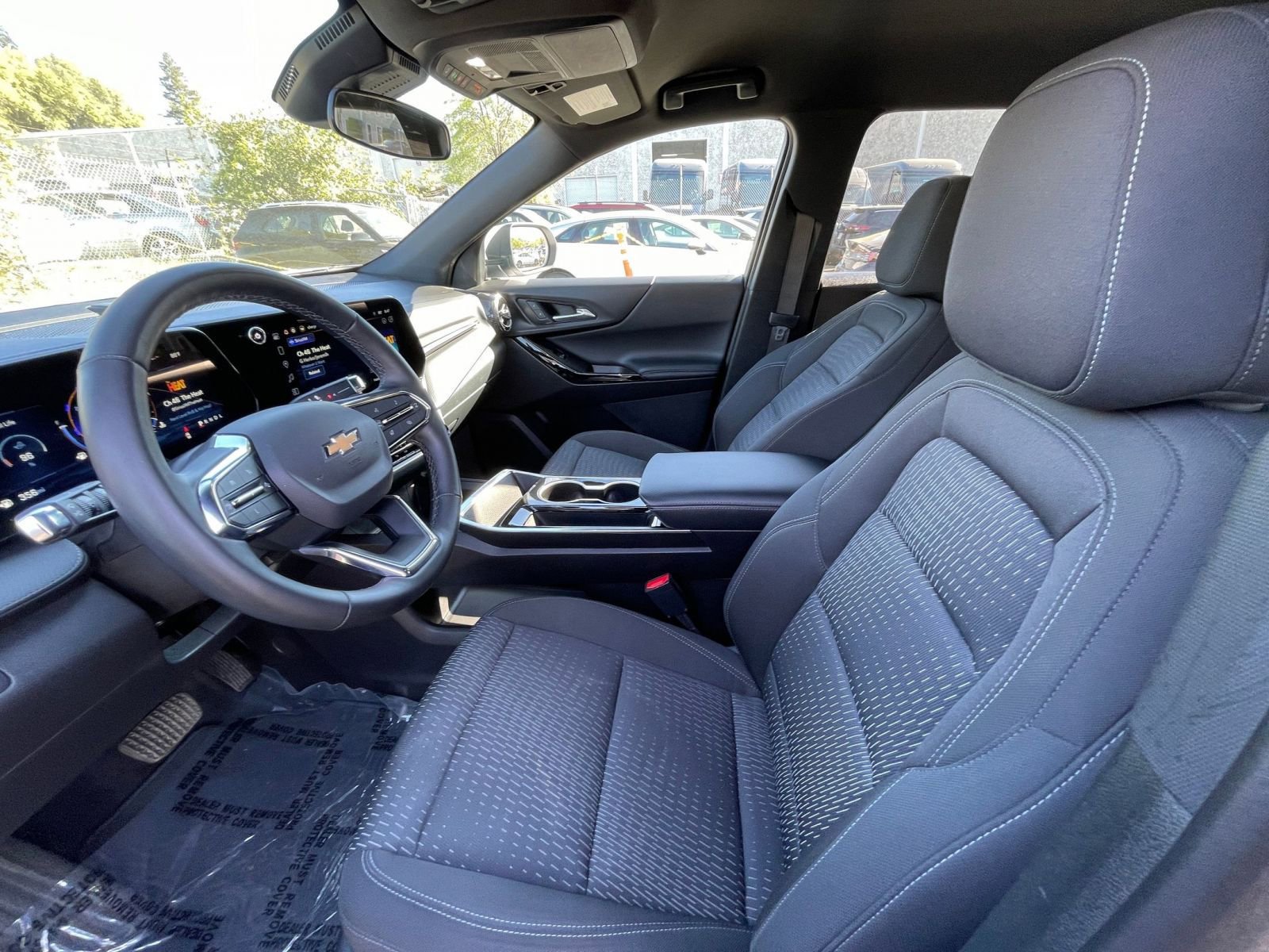 Used 2025 Chevrolet Equinox LT image 28