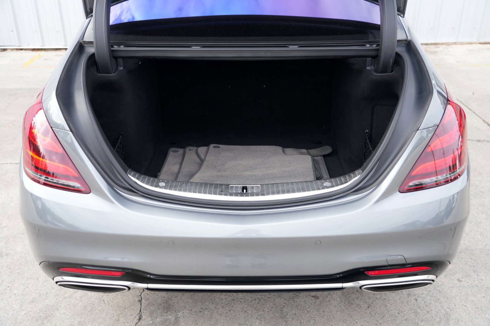 Used 2018 Mercedes-Benz S 560 Sedan image 9