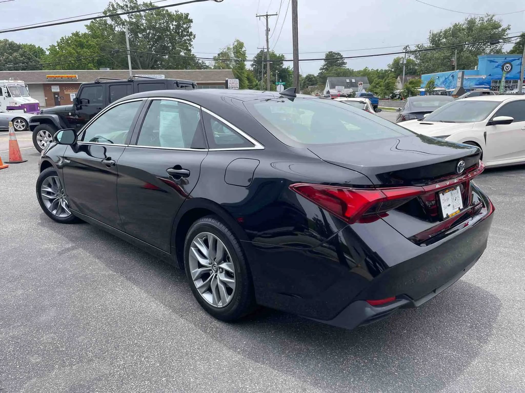 Used 2019 Toyota Avalon XLE image 6