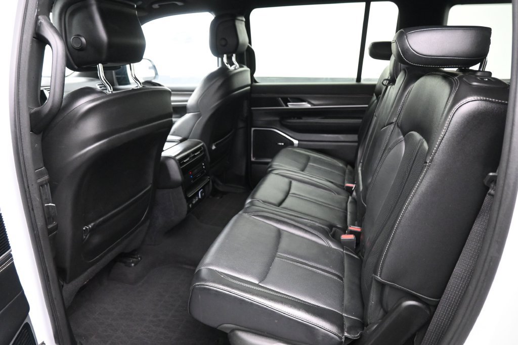 Used 2024 Jeep Wagoneer Series II w/ Flexible Seating Group RWD image 32