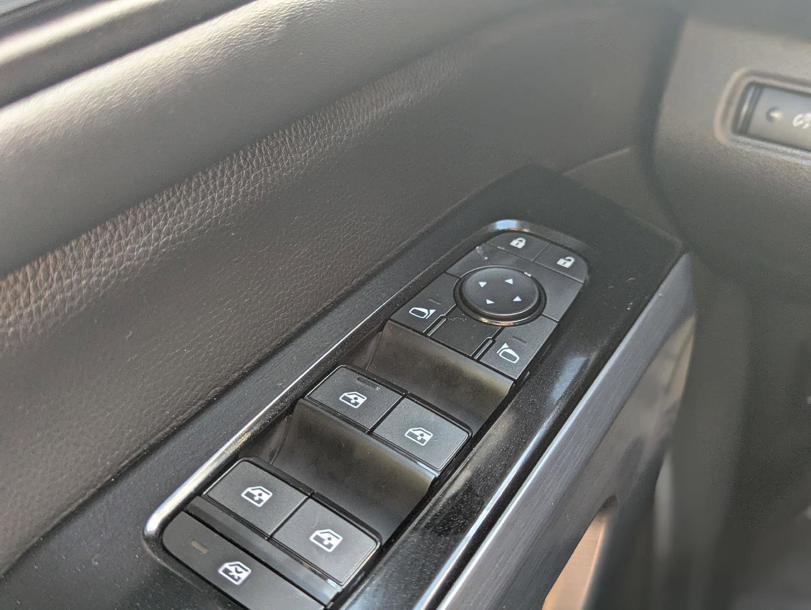 Used 2024 Nissan Pathfinder SL AWD/4WD image 30