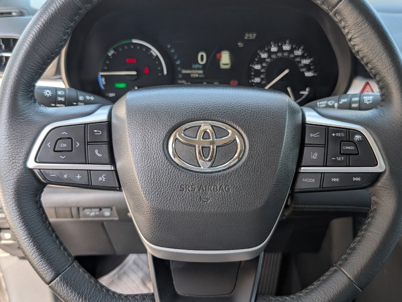 Used 2025 Toyota Sienna XLE image 19