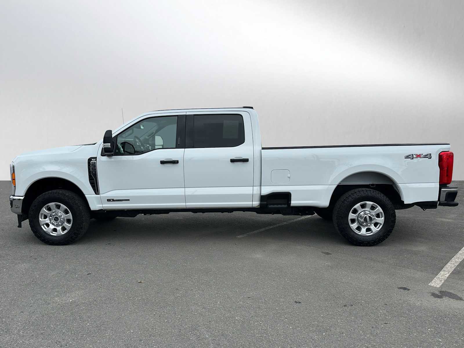 Used 2023 Ford F350 XLT image 6
