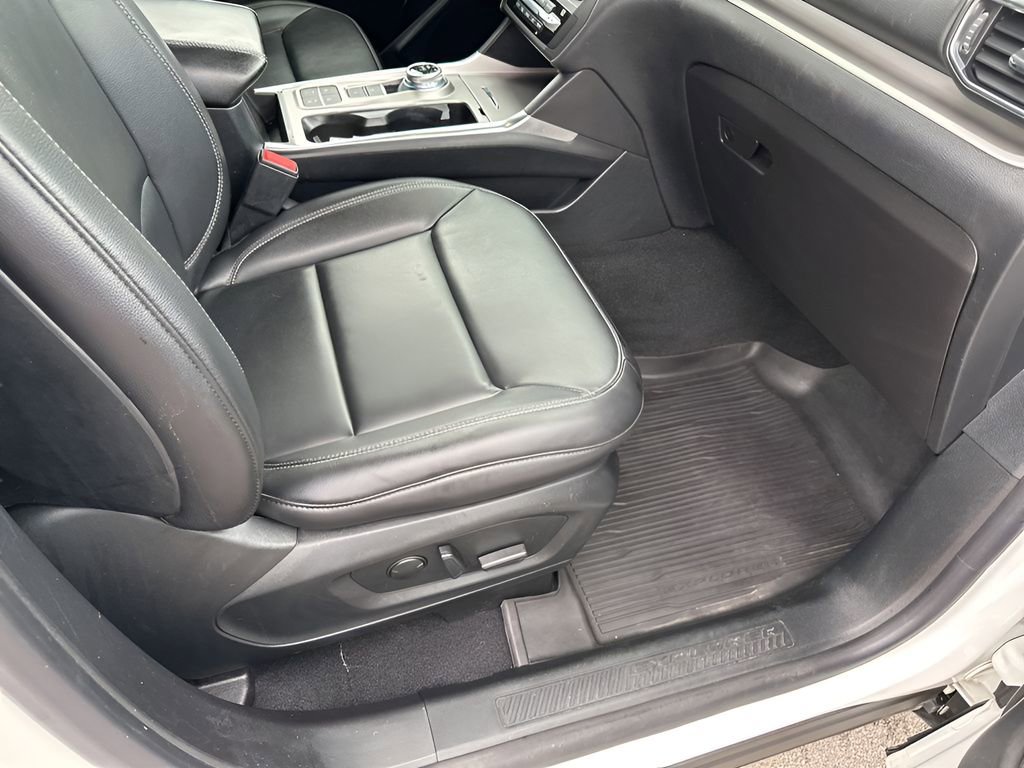 Used 2020 Ford Explorer XLT w/ Equipment Group 202A image 16