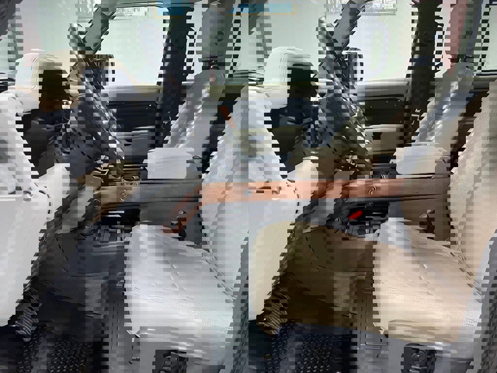 Used 2024 Land Rover Defender 110 S image 20