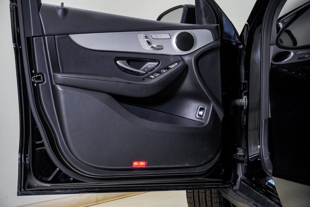 Used 2021 Mercedes-Benz GLC 300 4MATIC image 26