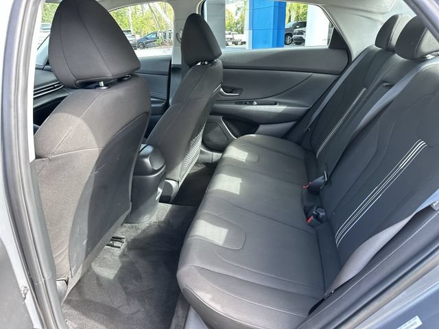 Used 2025 Hyundai Elantra SEL FWD image 27