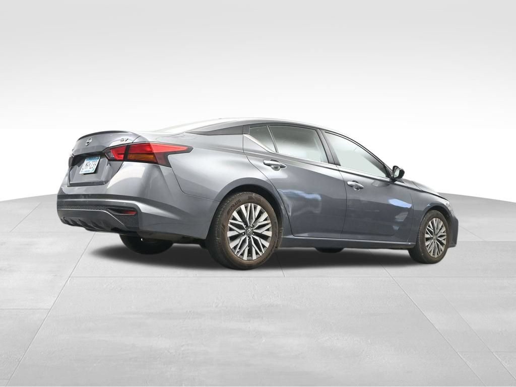 Used 2024 Nissan Altima 2.5 SV FWD image 13