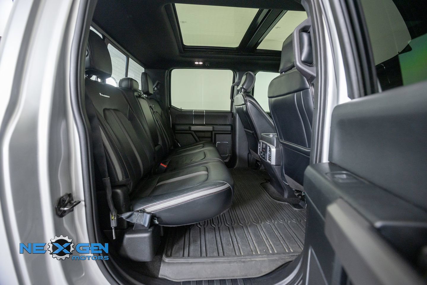 Used 2019 Ford F150 Platinum w/ Equipment Group 701A Luxury AWD/4WD image 40