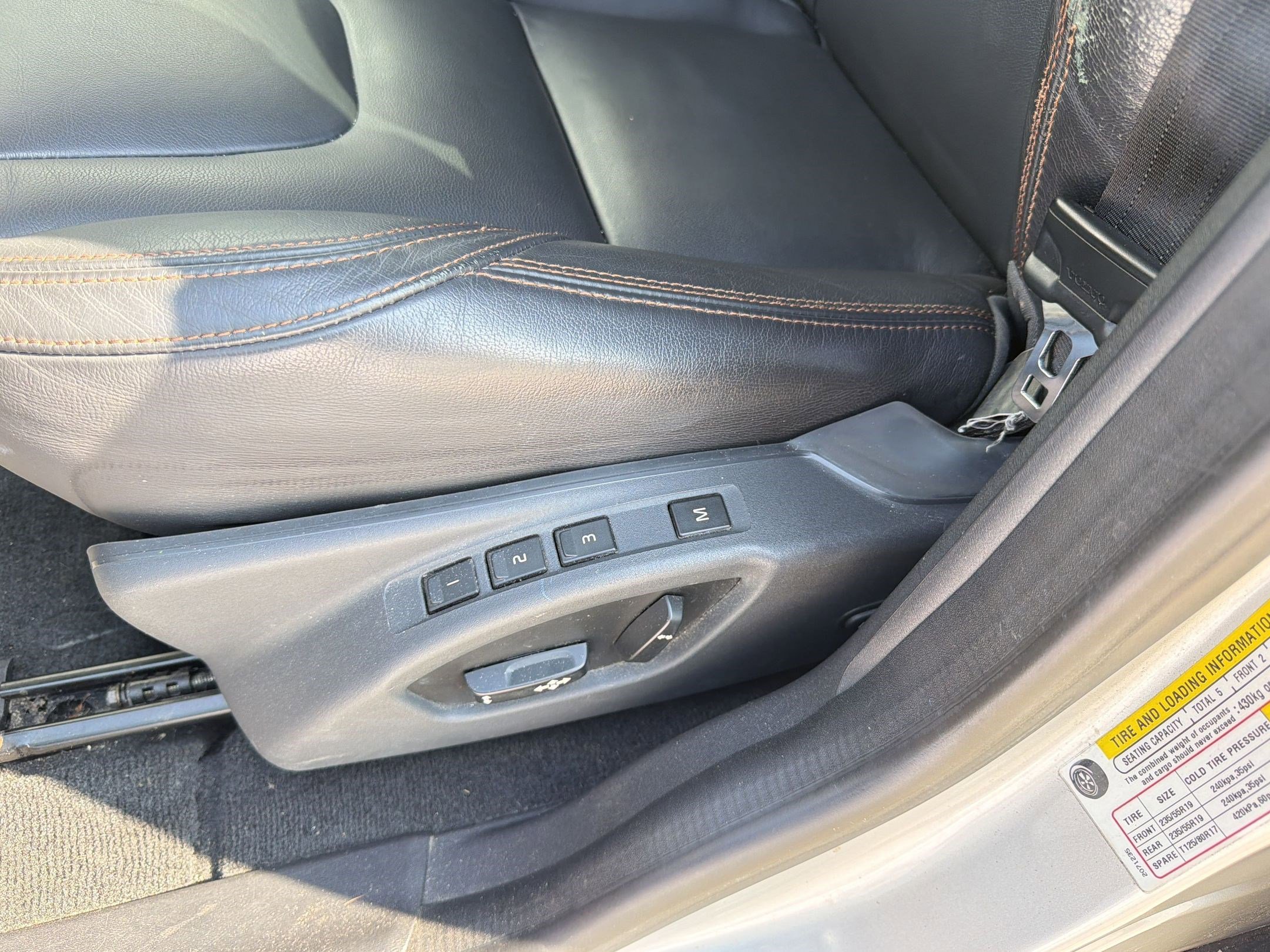 Used 2017 Volvo XC60 T6 Dynamic w/ Climate Package AWD/4WD image 14