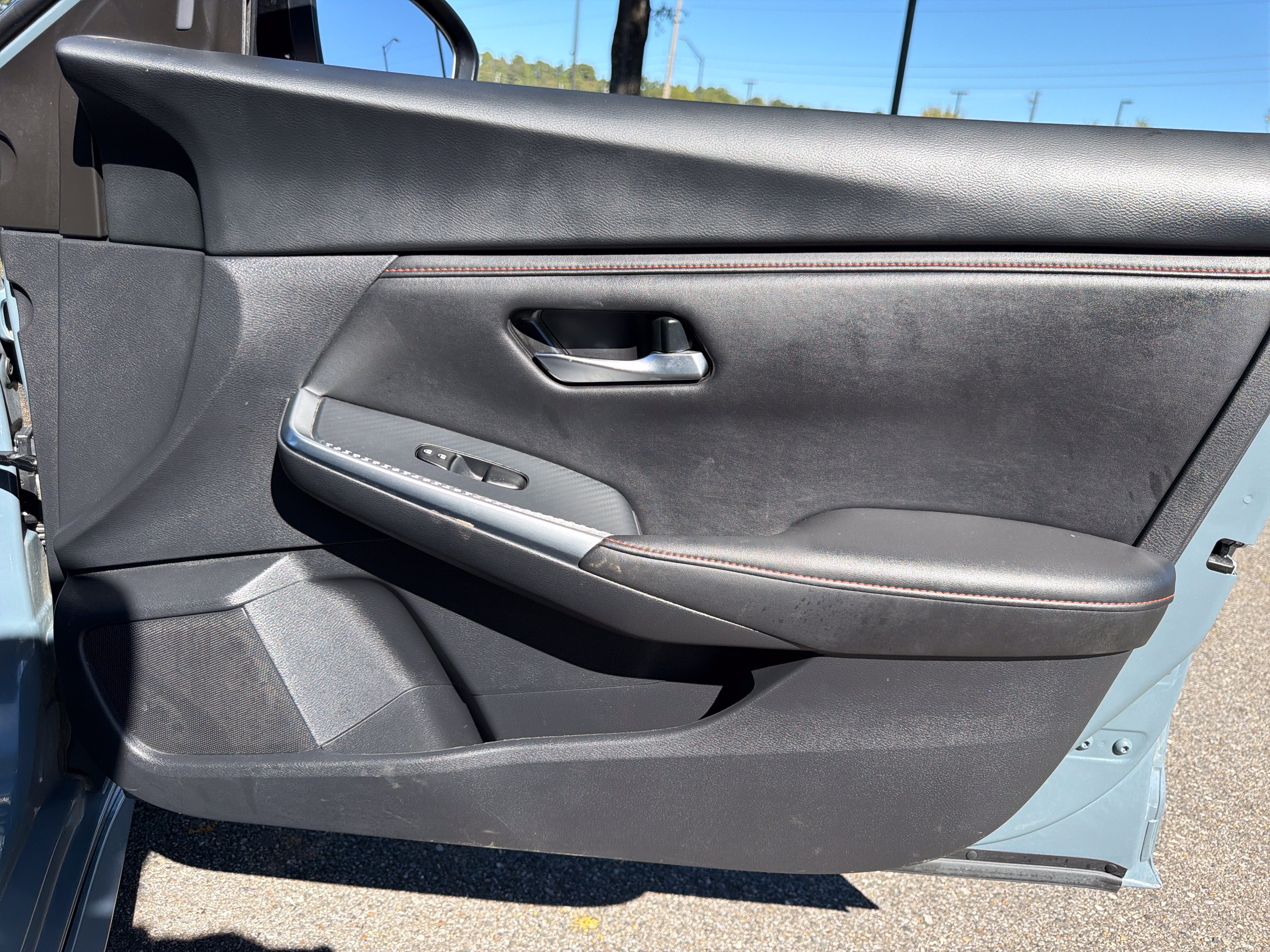Used 2025 Nissan Sentra SR FWD image 32