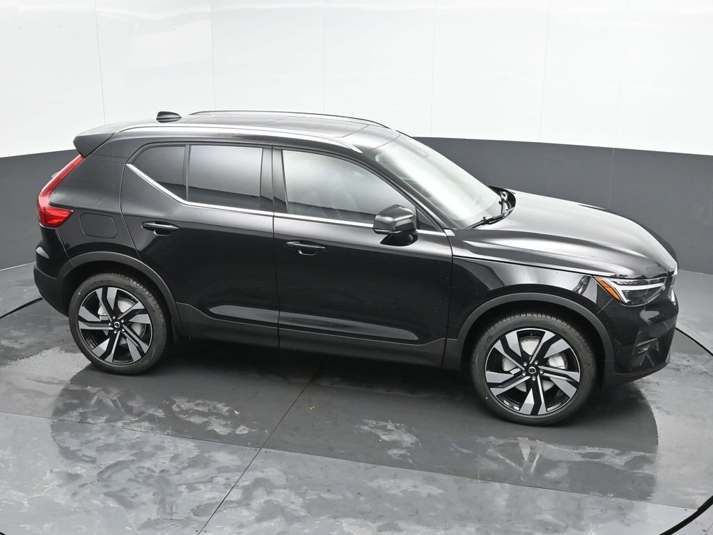 New 2025 Volvo XC40 B5 Ultra w/ Climate Package image 31
