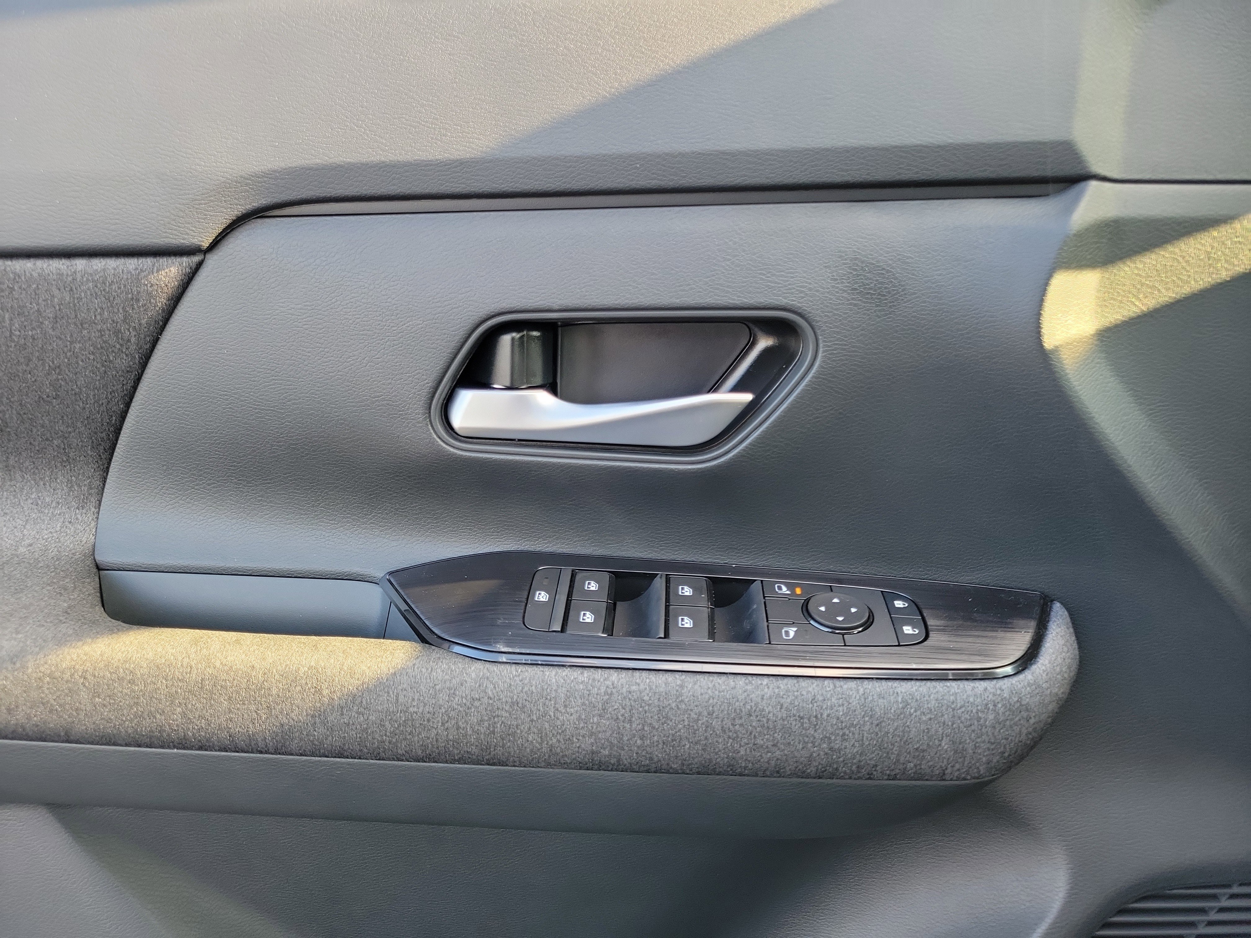 New 2026 Nissan Kicks SV w/ SV Premium Package image 17