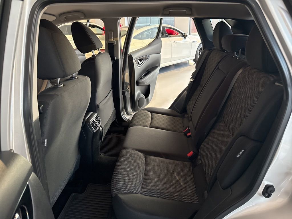 Used 2022 Nissan Rogue Sport SV image 28