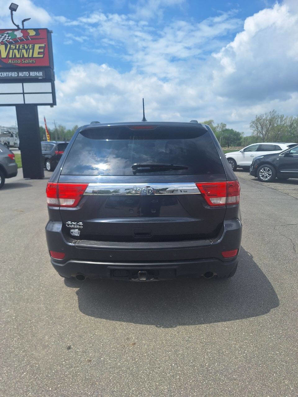 Used 2012 Jeep Grand Cherokee Laredo AWD/4WD image 4