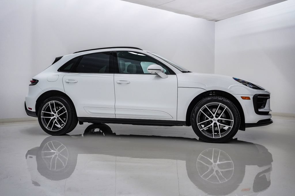 Certified 2023 Porsche Macan AWD/4WD image 9