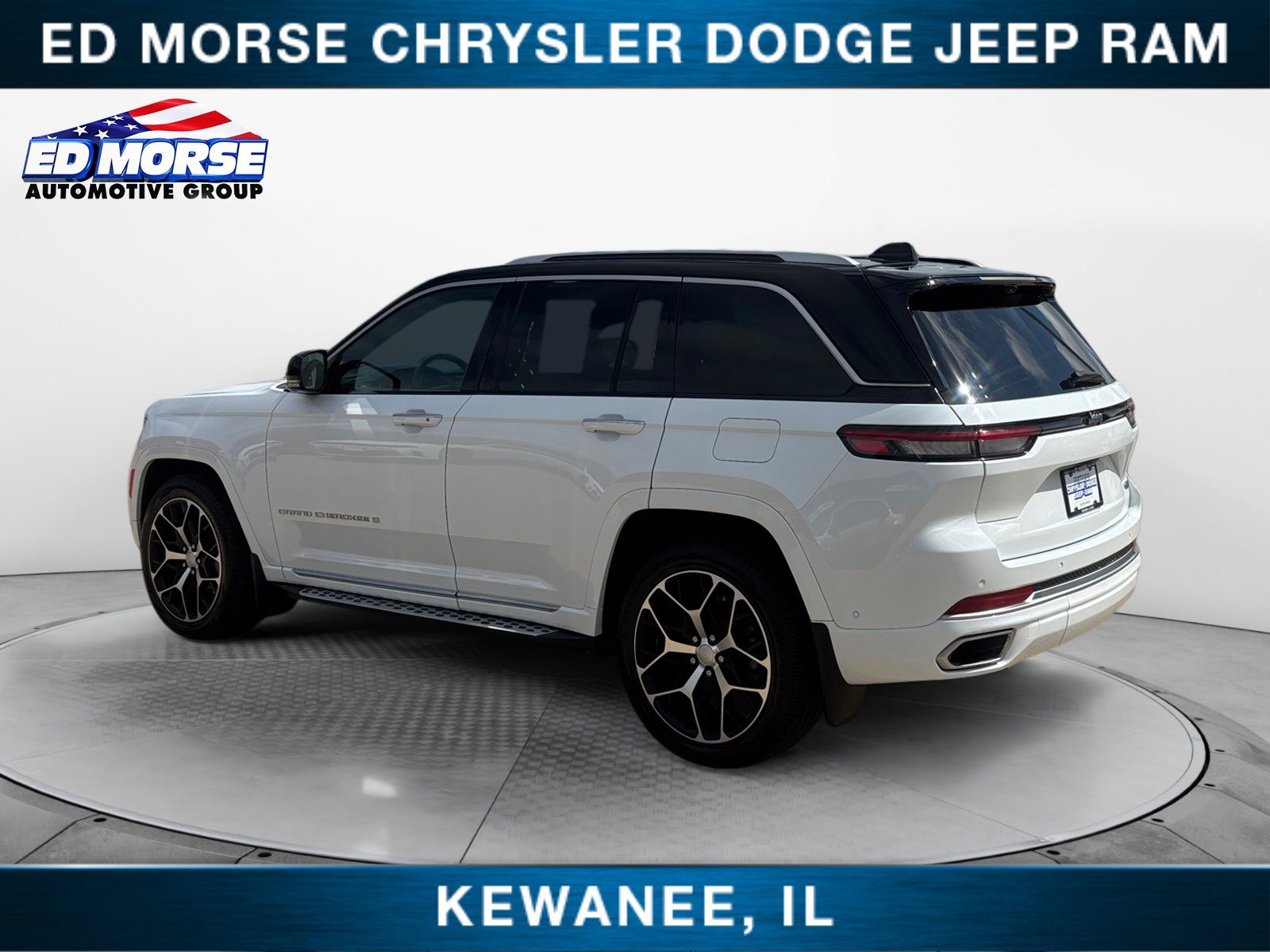 Used 2022 Jeep Grand Cherokee Summit AWD/4WD image 3
