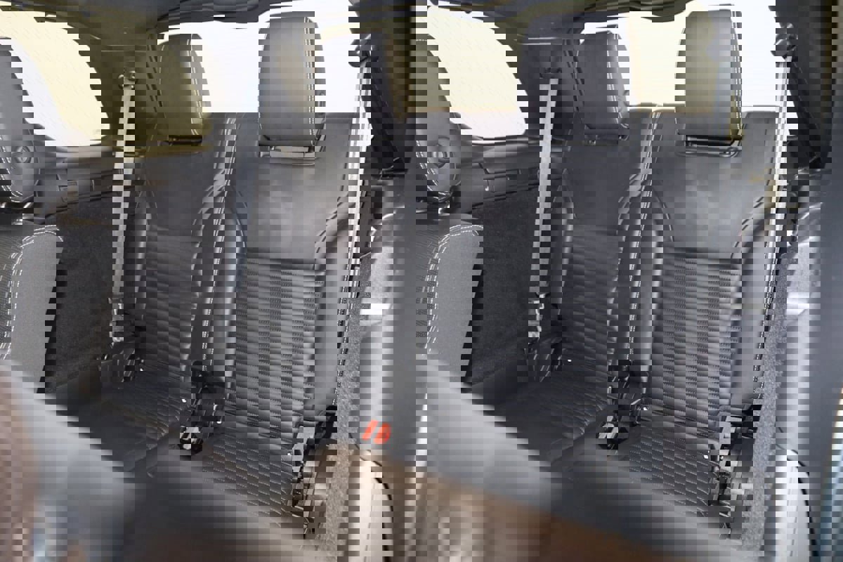 Used 2023 Land Rover Discovery Metropolitan Edition image 53