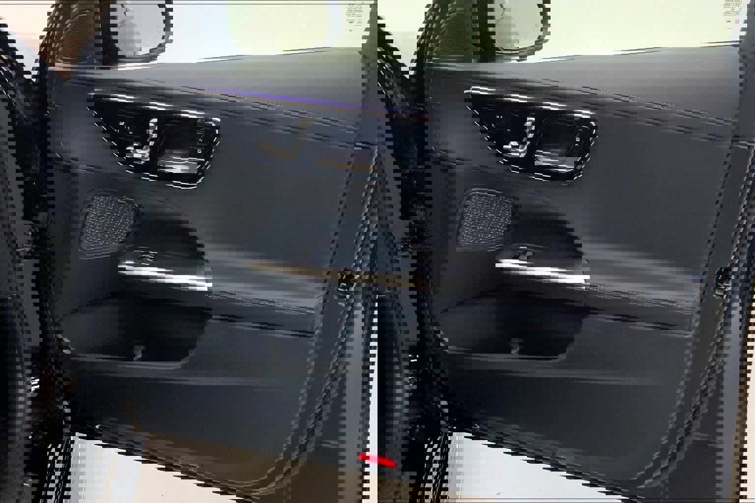 Used 2025 Mercedes-Benz C 300 Sedan image 9