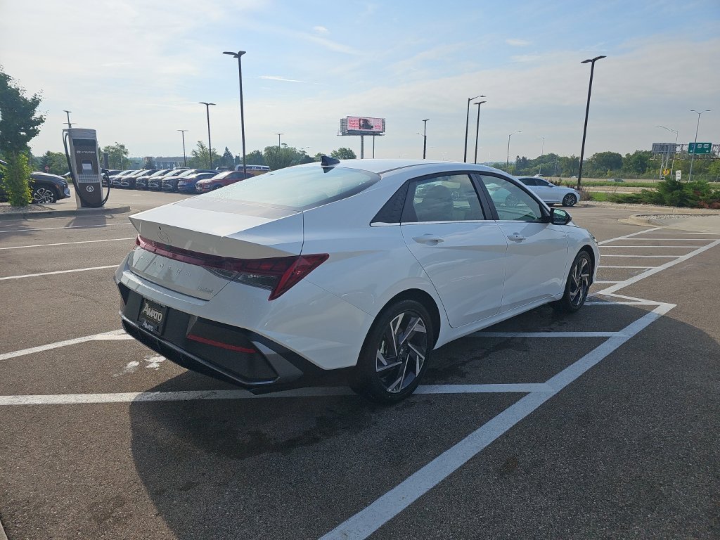 New 2026 Hyundai Elantra Limited FWD image 5