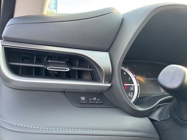 Used 2024 Toyota Highlander LE image 28