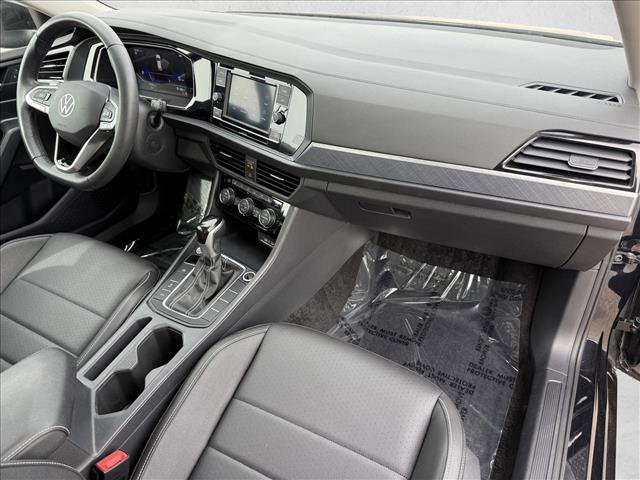 Used 2024 Volkswagen Jetta SE w/ Panoramic Sunroof Package image 13