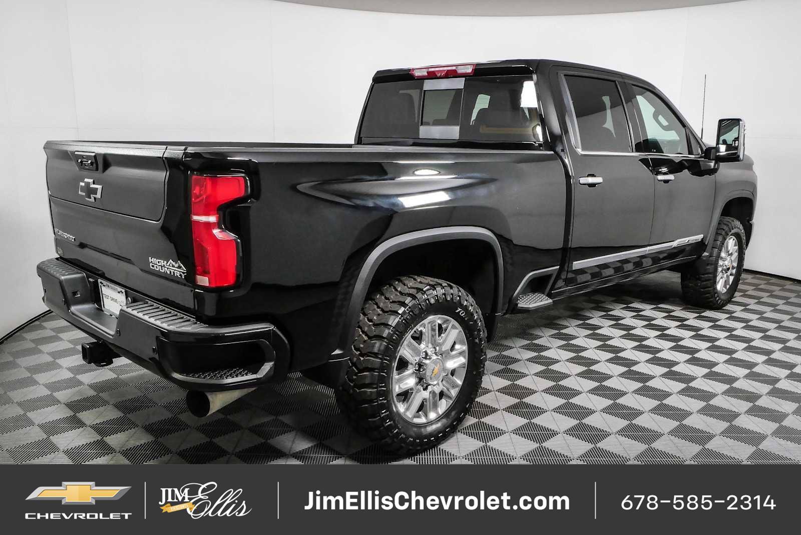 Certified 2025 Chevrolet Silverado 2500 High Country w/ High Country Premium Package AWD/4WD image 3