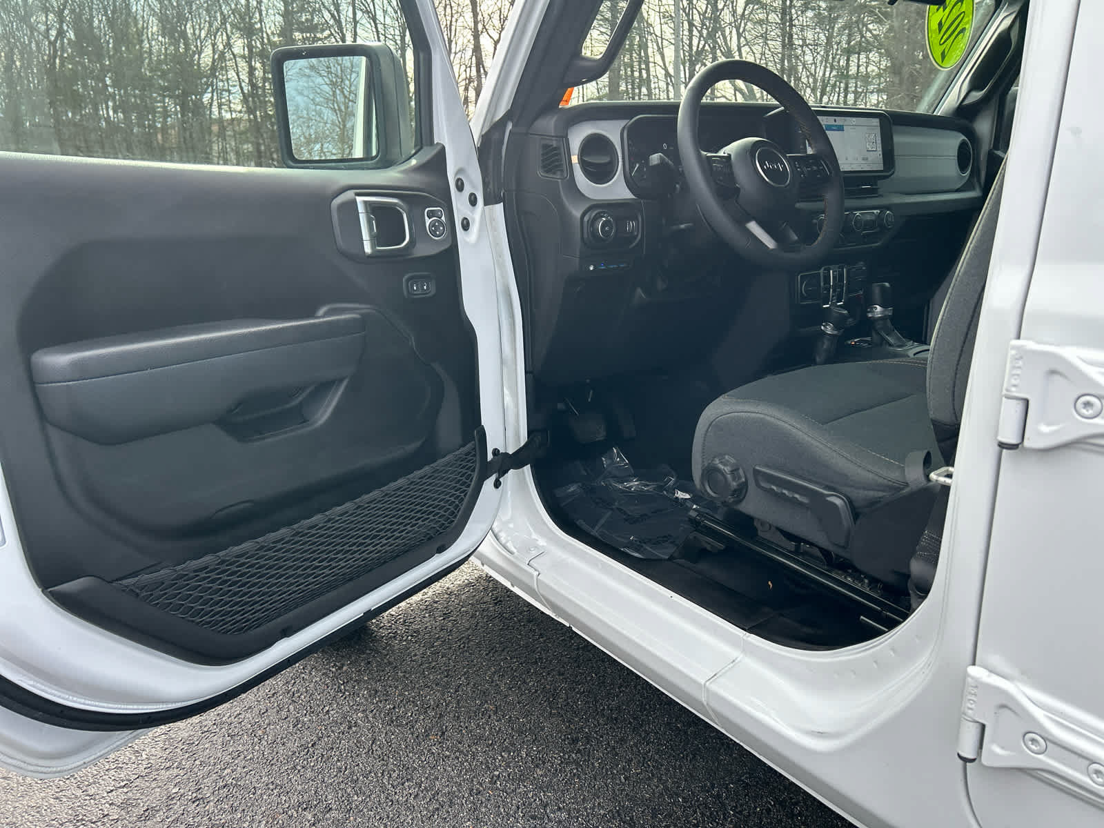 Used 2024 Jeep Wrangler Unlimited w/ Convenience Group AWD/4WD image 21