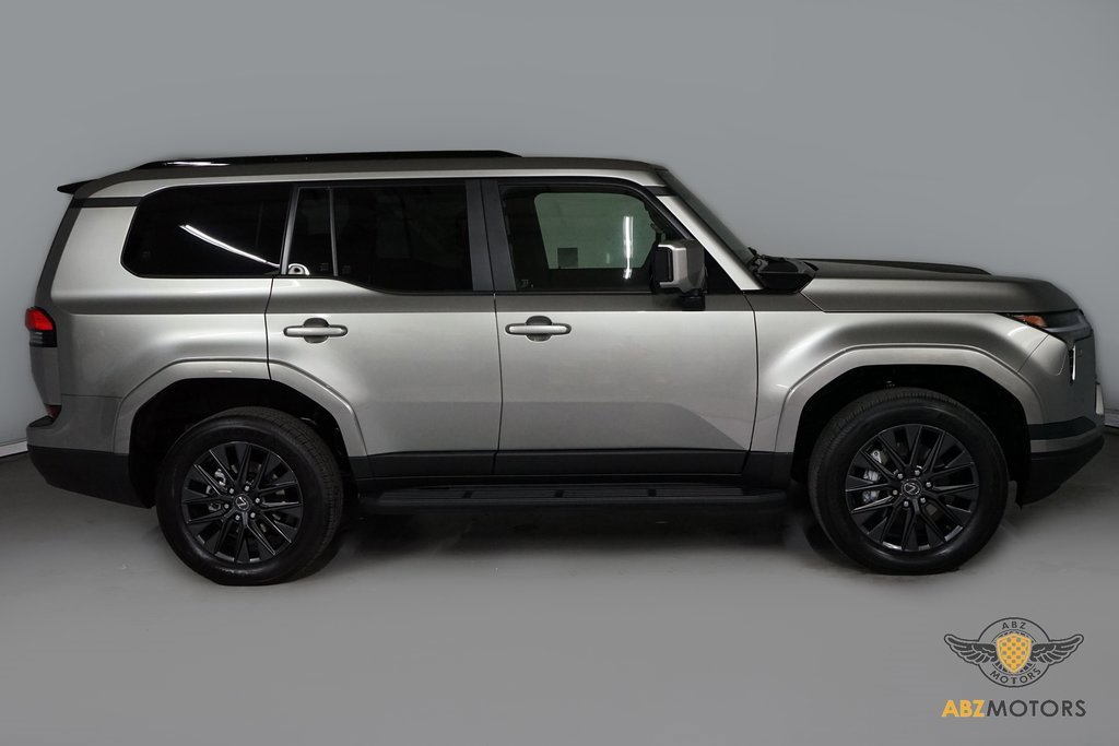 Used 2025 Lexus GX 550 image 4