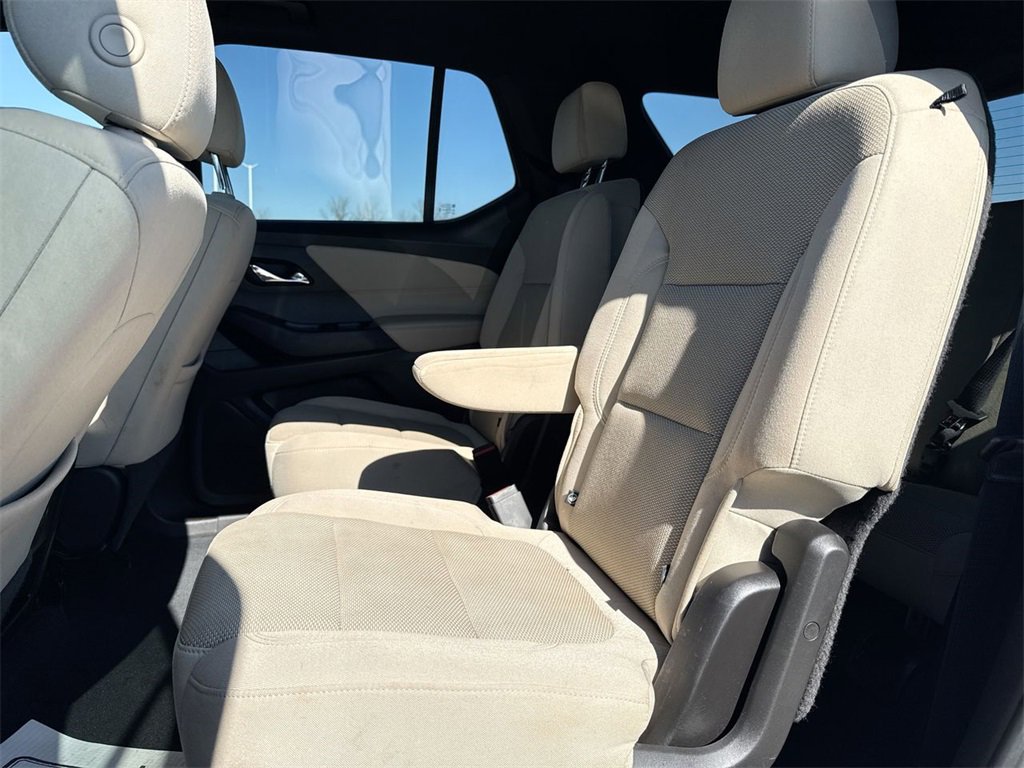 Used 2022 Chevrolet Traverse LT image 23