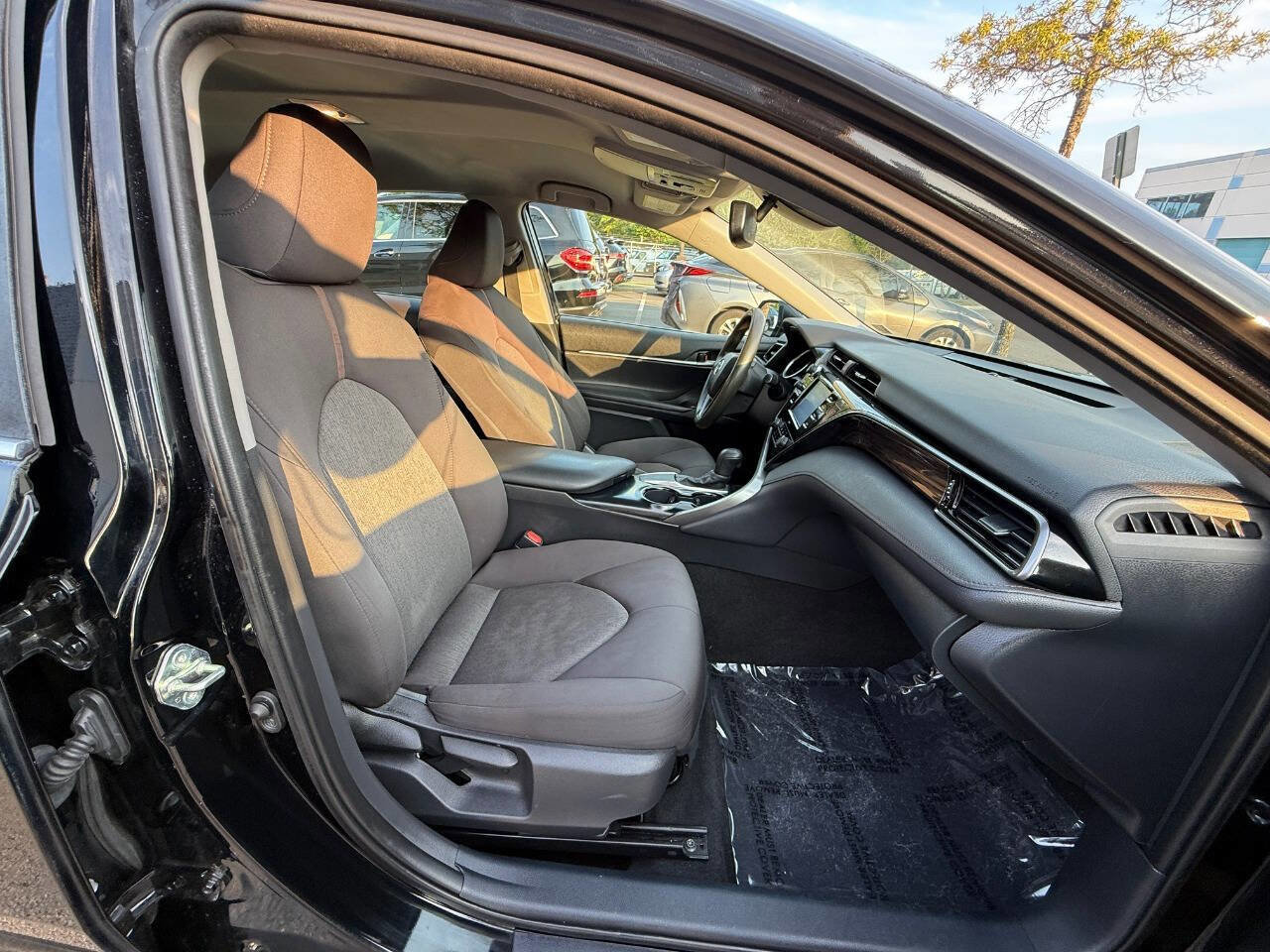Used 2020 Toyota Camry LE image 24