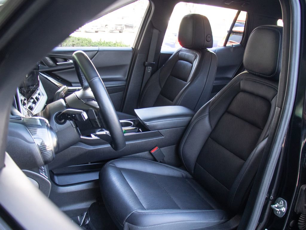 Used 2025 Chevrolet Equinox LT w/ Convenience Package II image 10
