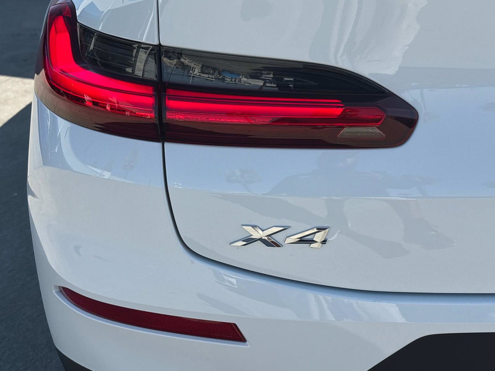 Used 2025 BMW X4 xDrive30i image 6