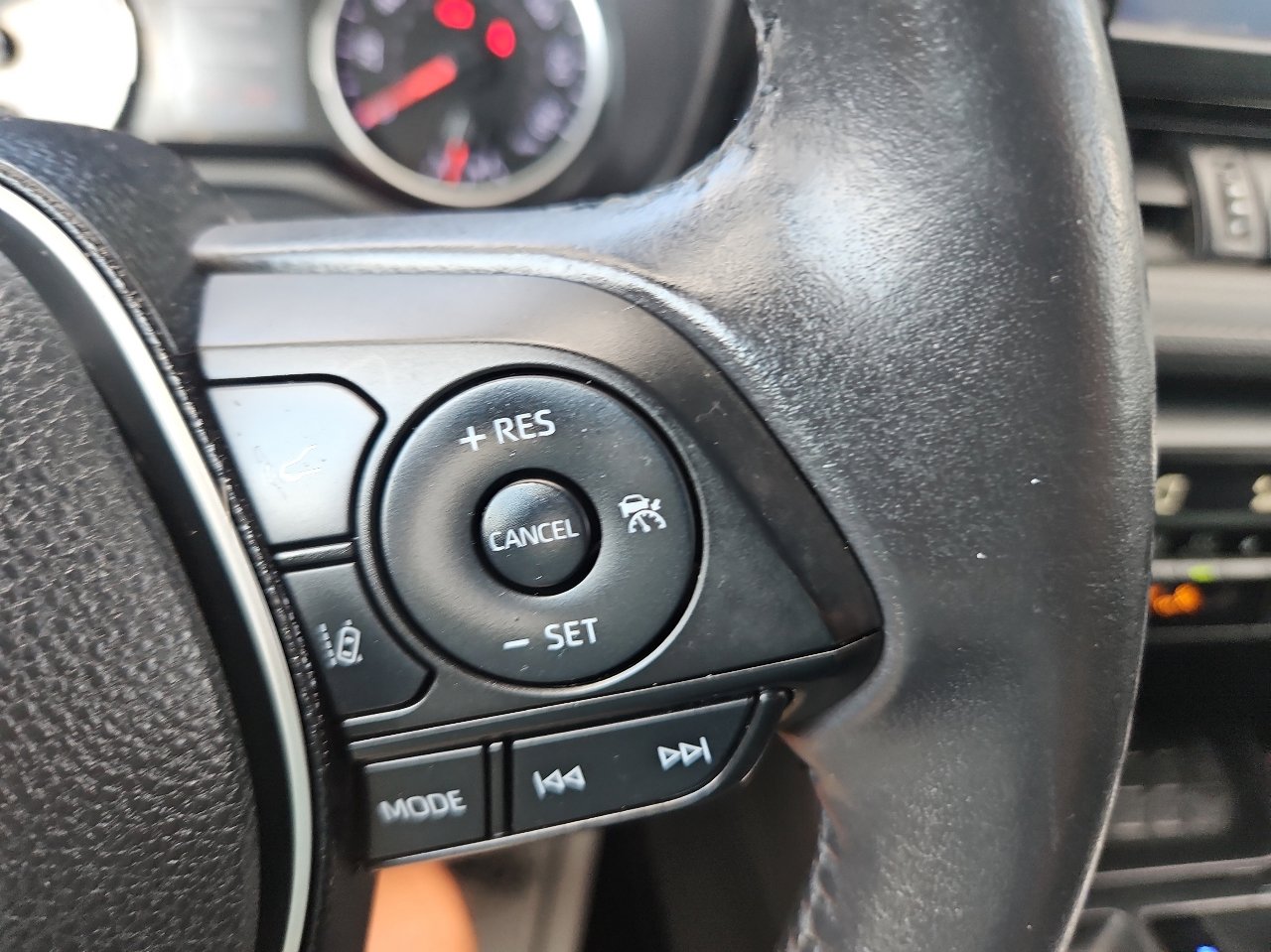 Used 2019 Toyota RAV4 XLE Premium image 29