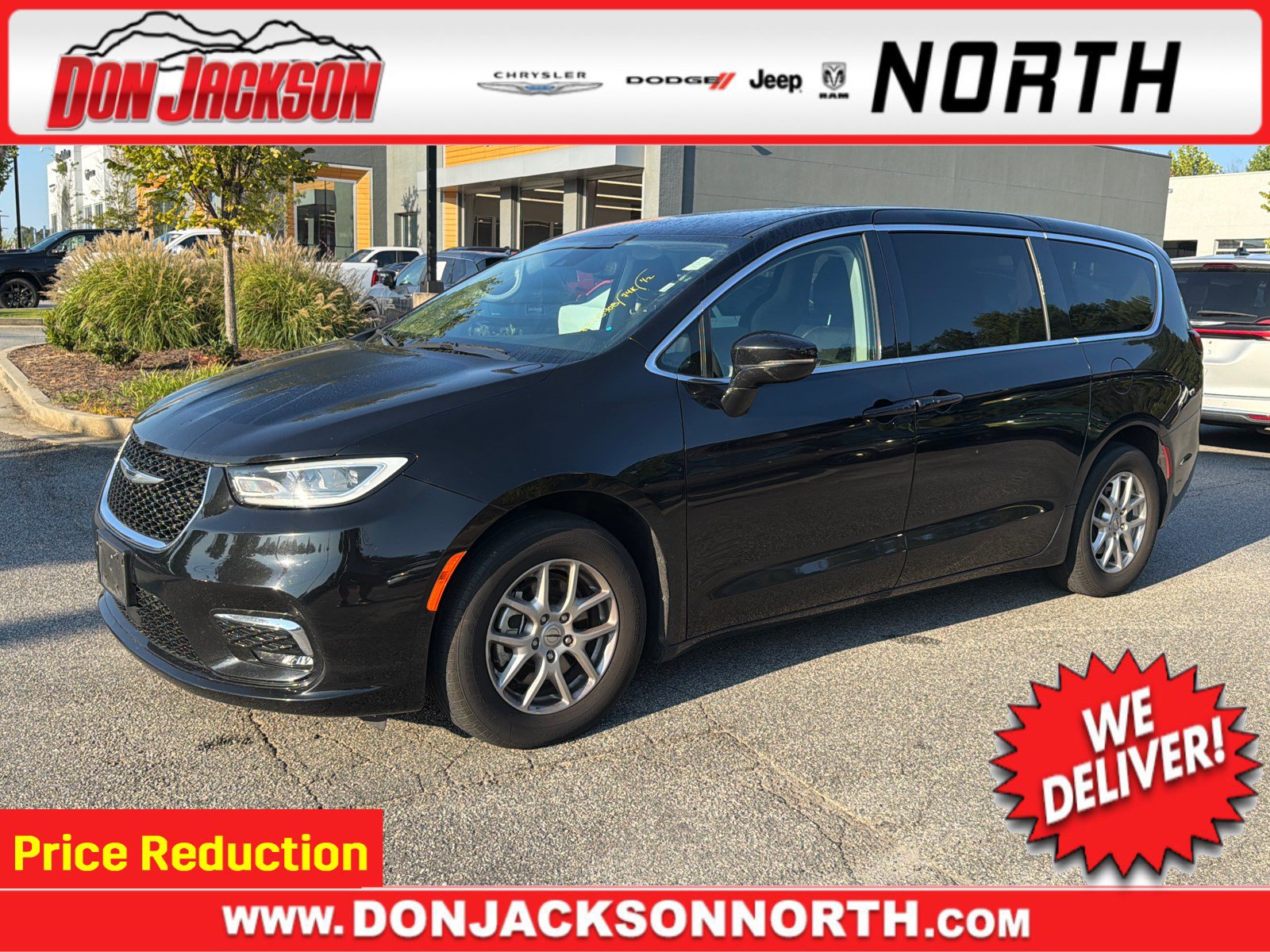Used 2024 Chrysler Pacifica Touring-L FWD image 1