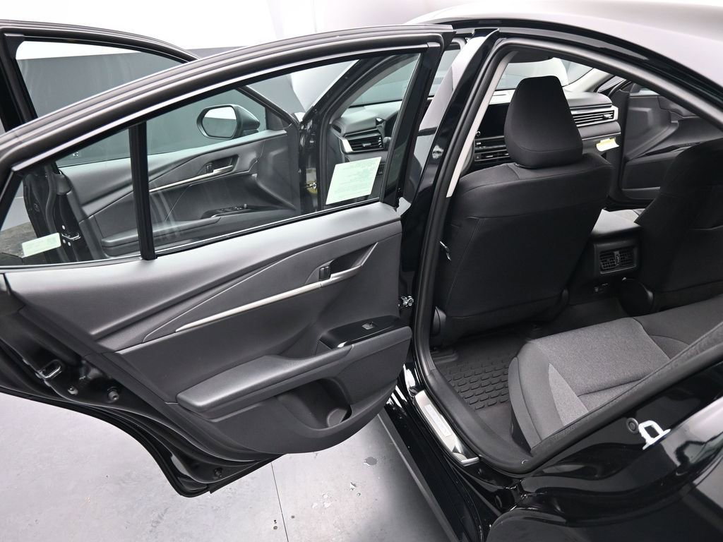 Used 2025 Toyota Camry LE image 11