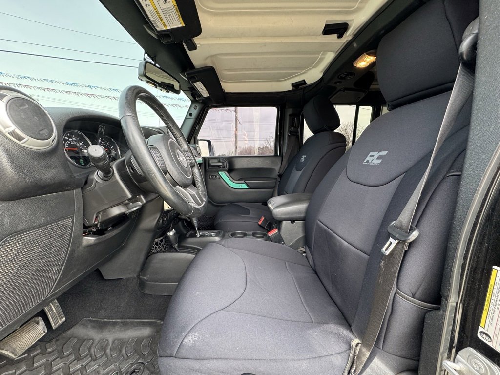 Used 2016 Jeep Wrangler Unlimited Sahara w/ Connectivity Group image 16