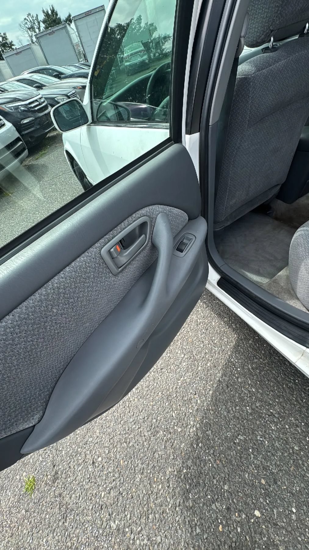 Used 2000 Toyota Camry LE FWD image 13