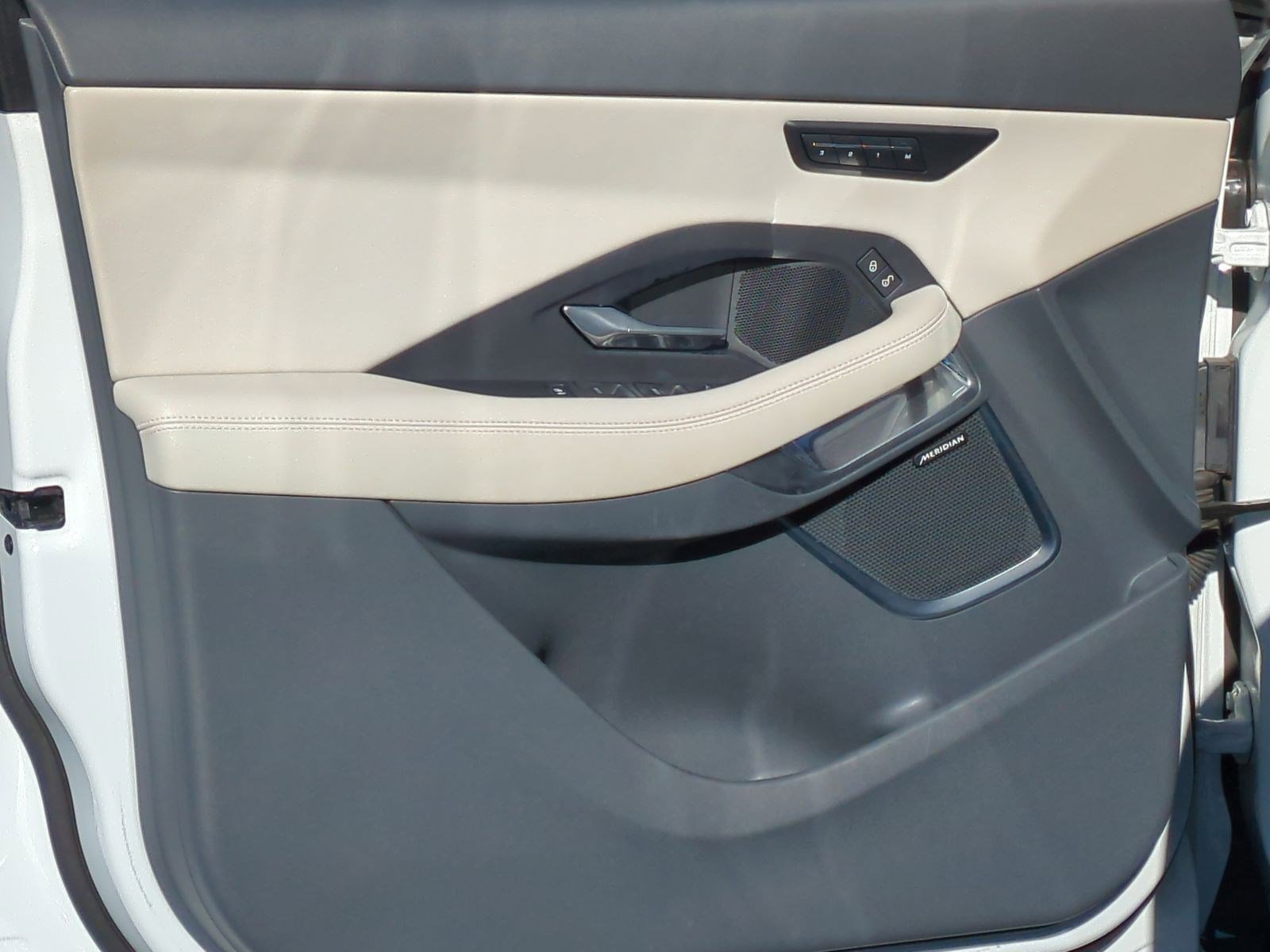 Used 2020 Jaguar E-PACE SE image 14