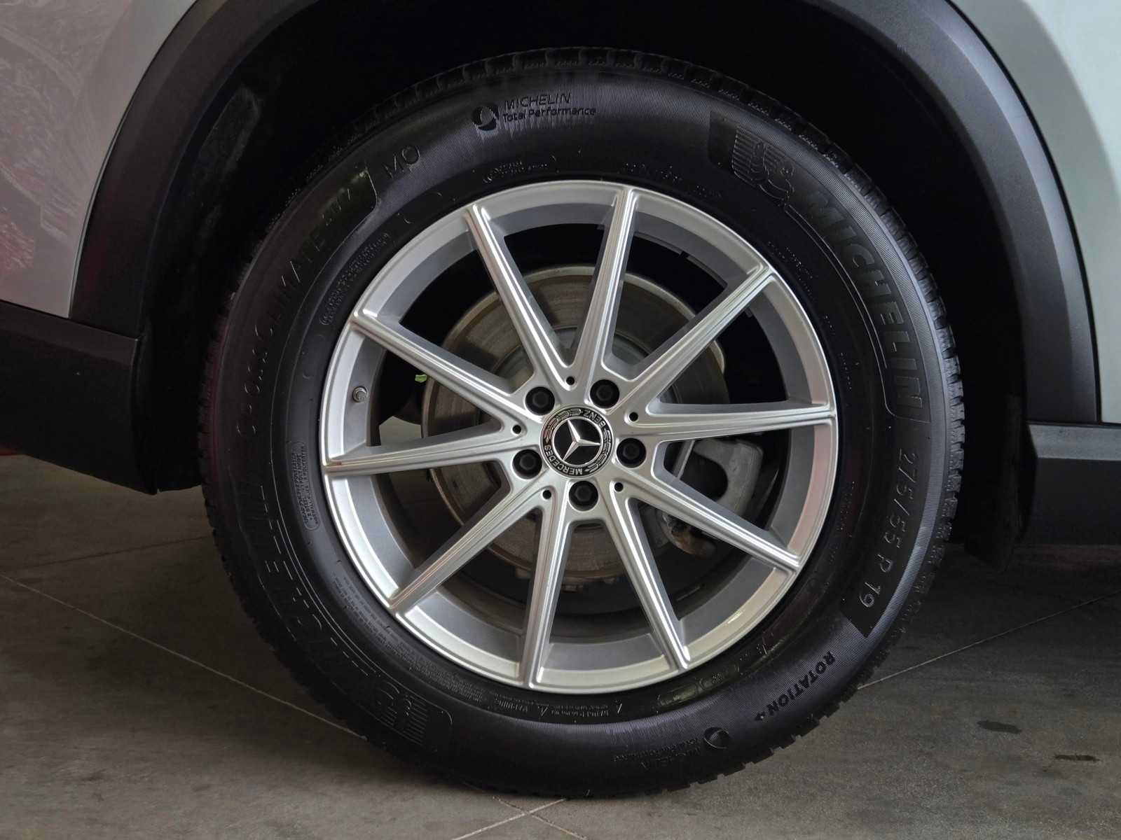 Used 2025 Mercedes-Benz GLE 350 4MATIC w/ Driver Assistance Package image 5