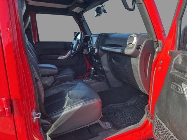 Used 2017 Jeep Wrangler Unlimited Rubicon w/ Connectivity Group AWD/4WD image 11