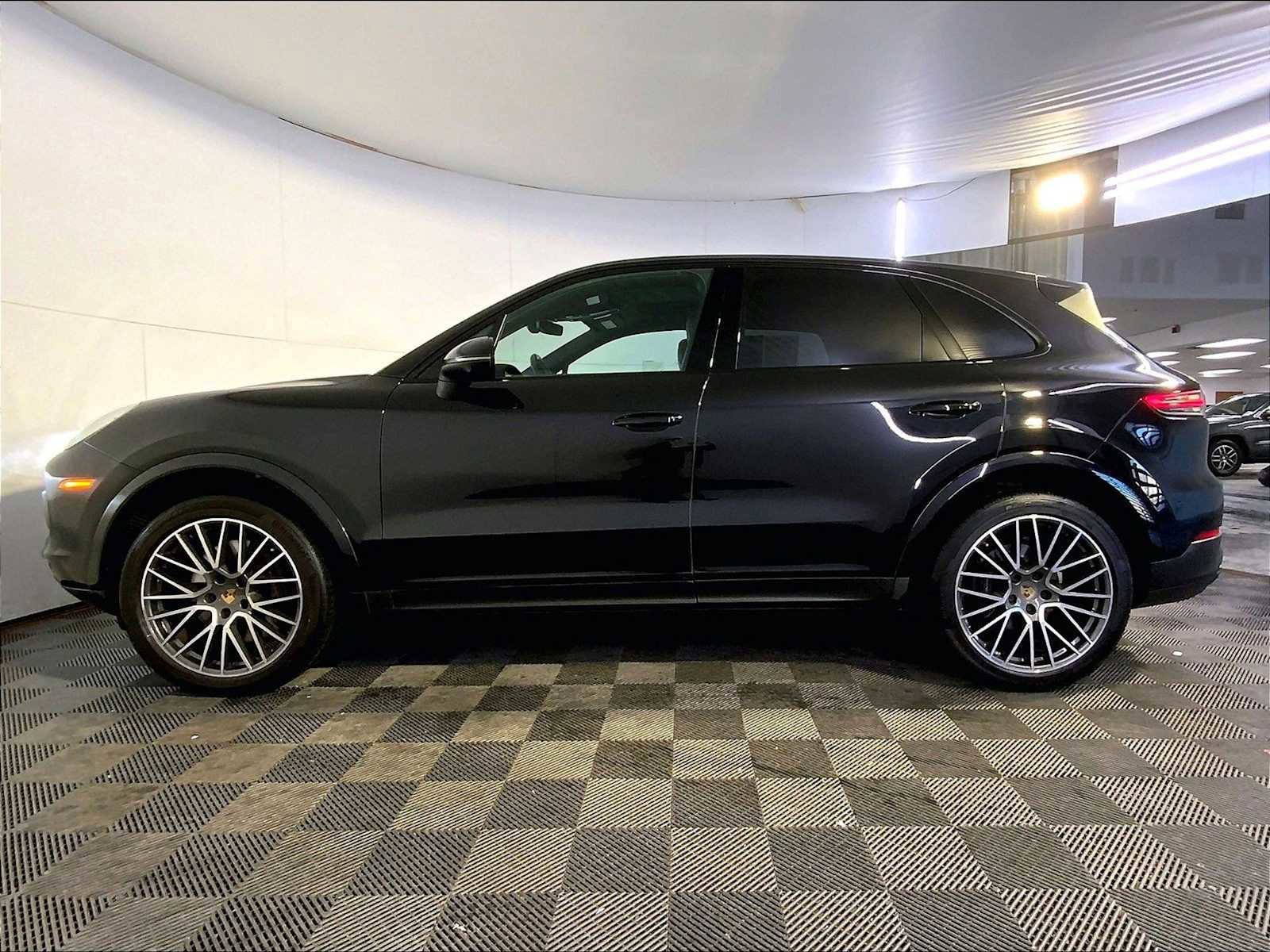 Certified 2022 Porsche Cayenne w/ Premium Package image 2